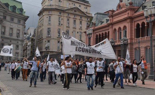 Hace falta un plan de lucha