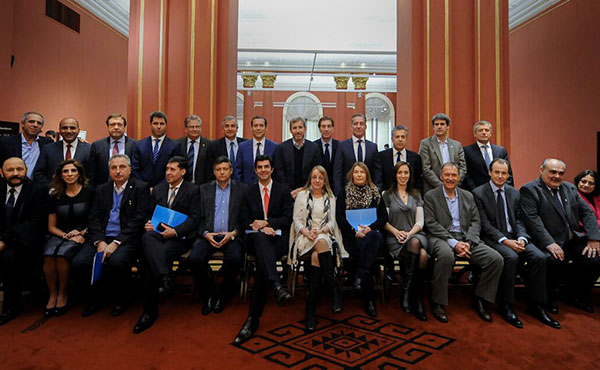 Foto en la Casa Rosada: el 2 de agosto los gobernadores acordaron profundizar el ajuste.