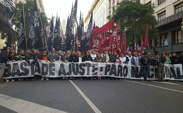 El reclamo por la reapertura de las paritarias empieza a hacerse sentir entre los trabajadores. 