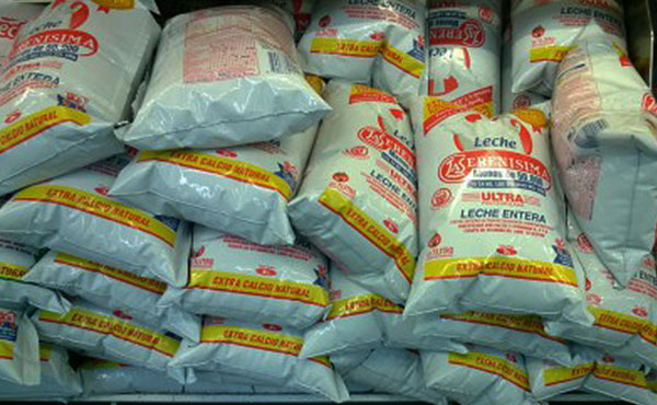 En estos días la noticia fue la falta de manteca en las góndolas de los supermercados. Se trata de una manifestación más de la crisis que muchos especialistas ya adjetivan como terminal para la industria láctea argentina. 