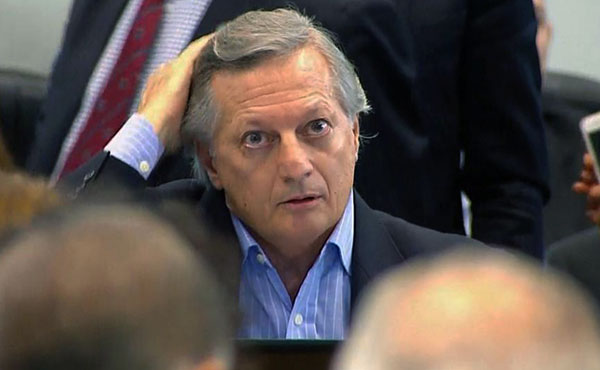 Resignado a tener que “bancarse” una reunión por televisión, el macrismo montó el espectáculo. 