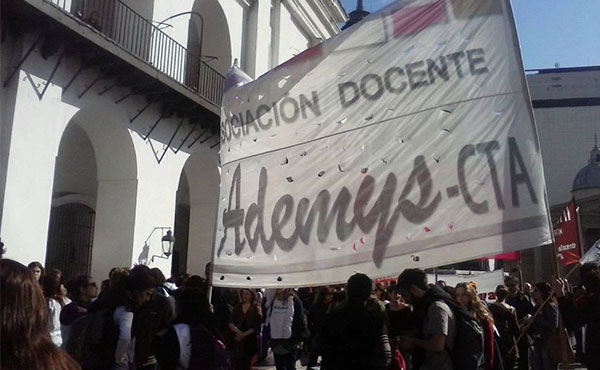 Movilización del combativo sindicato docente Ademys de Capital