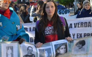 Anisa Favoretti dando su apoyo