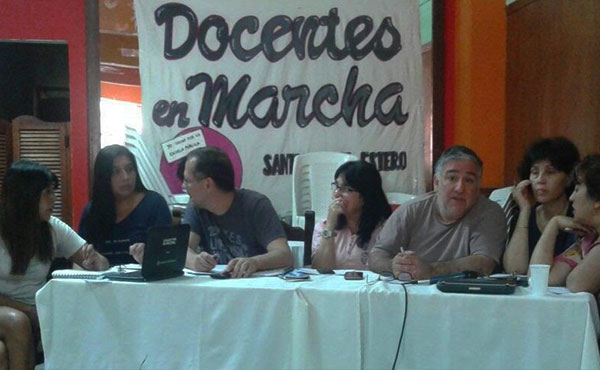 Mesa de conducción del día domingo. De izquierda a derecha: Isabel Guzmán, Lucrecia Pereyra, Guillermo Sánchez Porta, Sandra Pedemonte, Jorge Adaro, Adriana Astolfo, Olga Ortigoza