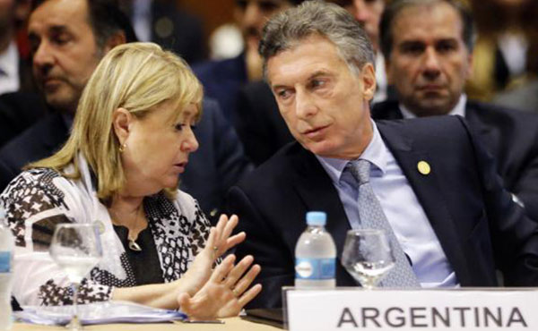 La canciller Malcorra junto a Macri
