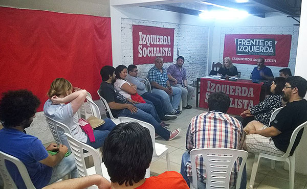 Vista de la charla en Tucumán junto a importantes referentes sindicales y estudiantiles