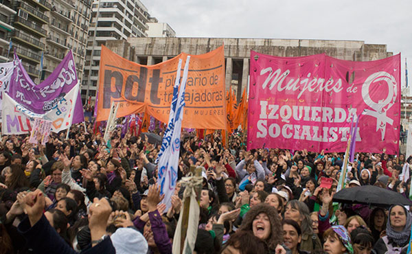 Mujeres de Izquierda Socialista fue parte de este gran encuentro dando pelea por un plan de lucha.