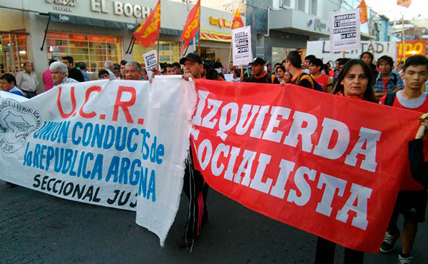 Una multitudinaria marcha por el centro de Salta exigió el jueves pasado la libertad de los once trabajadores y dirigentes detenidos