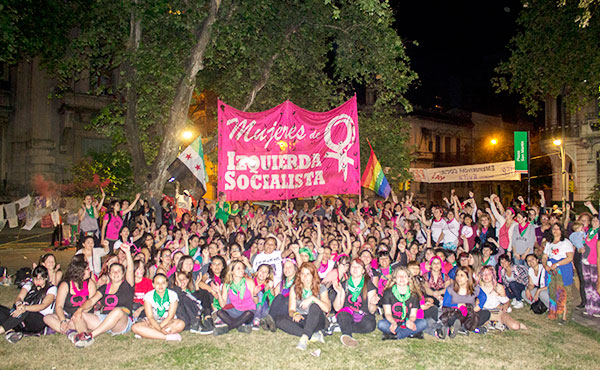 Mujeres de Izquierda Socialista fue parte de este gran encuentro dando pelea por un plan de lucha.