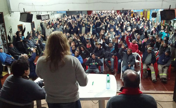Los ferroviarios del Sarmiento deciden todo en asamblea