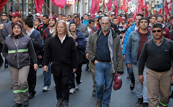 Marcha de los ferroviarios del Sarmiento en defensa de sus conquistas