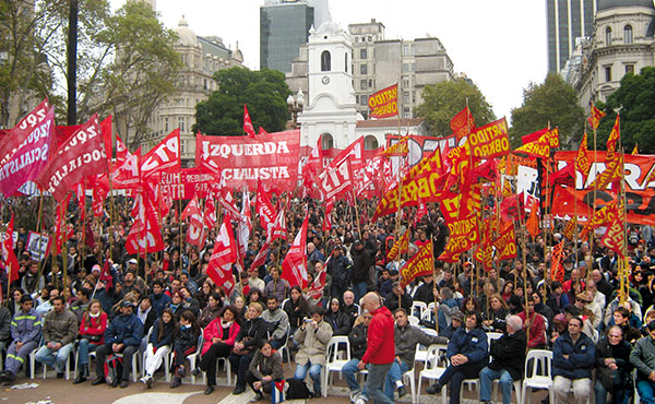 Avanza con fuerza la convocatoria al acto del Frente de Izquierda en la cancha de Atlanta.