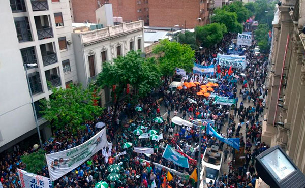 Los trabajadores necesitamos la reapertura salarial con un paro y plan de lucha de la CGT y las CTA