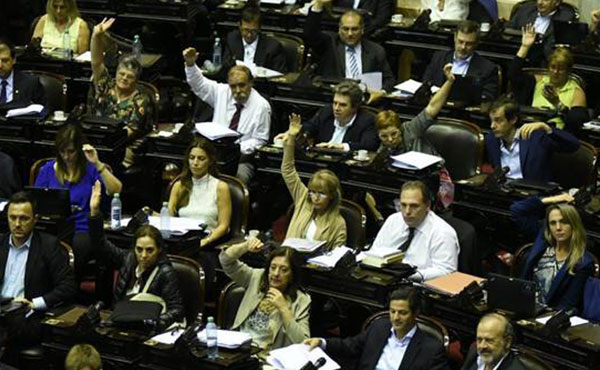 Desde Izquierda Socialista planteamos que un legislador debe ganar lo mismo que un trabajador.