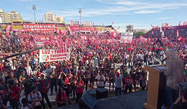 Sobrero hablando en el acto