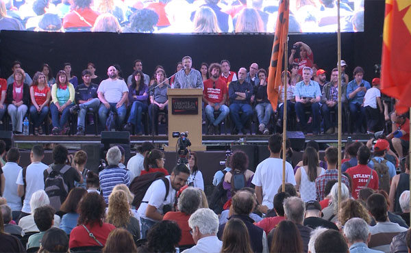 Dirigentes del FIT en el palco durante el acto