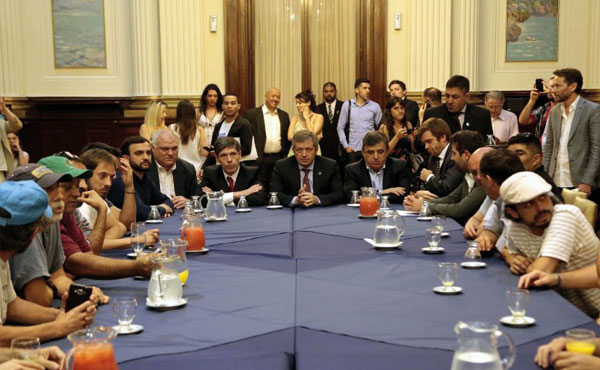 Foto en el Congreso donde se firmó el acuerdo