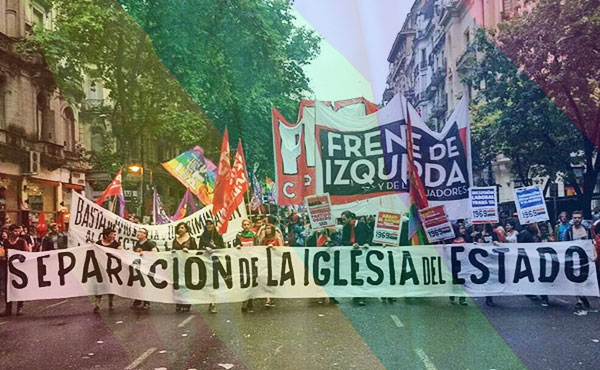 Miles de personas se movilizaron este sábado bajo la lluvia en la XXV marcha del orgullo LGTBIQ (lésbico, gay, trans, bisexual, intersexual y queer) denunciando el travesticidio impune de Diana Sacayán, referente del movimiento, y la homo-lesbo-trans-bi-fobia. 