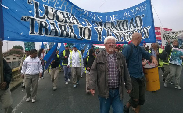 “Pocho” Díaz encabezando la marcha