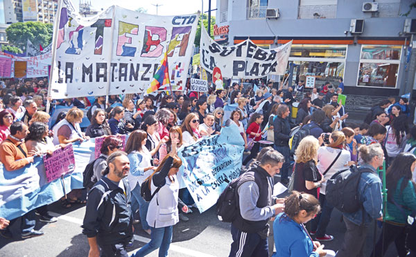 docentes marchando
