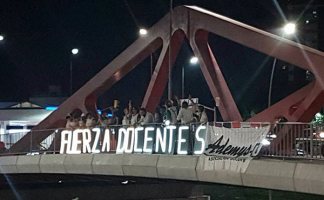 Intervención en el puente de Gral Paz y Beiró en la víspera del paro nacional de Ctera