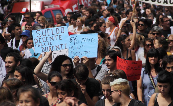 las mentiras de macri no hay plata para los docentes