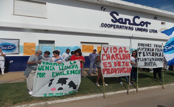 puebla en charlone toma de la planta de SanCor