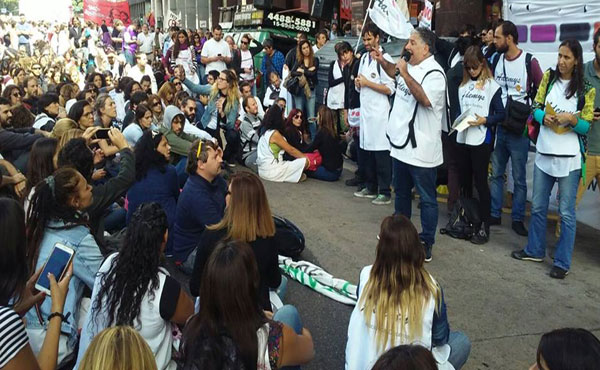 crece la lucha y las asambleas docentes