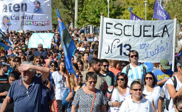 sigue el conflicto educativo en neuquen