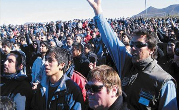 La crisis de la industria petrolera en el Chubut es consecuencia del direccionamiento de las inversiones a Neuquén, dónde el convenio de Vaca Muerta garantiza mayores ganancias.