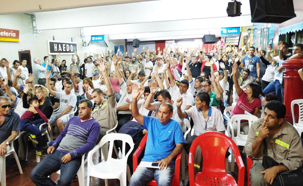 asamblea en haedo votando el paro