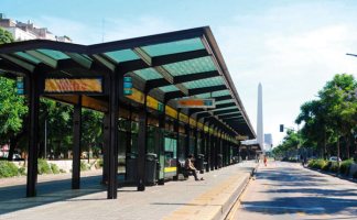 avenida 9 de julio desierta por el paro