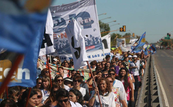 docentes neuquinos movilizando