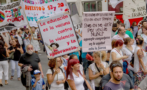 vista de una de las marchas docentes del mes de marzo