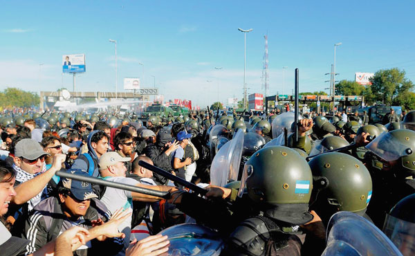 repudiamos la feroz represion de la gendarmeria