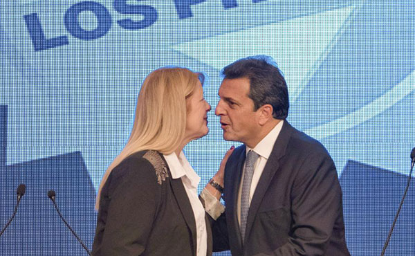 Despu&eacute;s de casi dos meses sin que se lo viera ni se le escuchara palabra, el l&iacute;der del Frente Renovador volvi&oacute; a escena, acompa&ntilde;ado de Margarita Stolbizer y su equipo de economistas. 