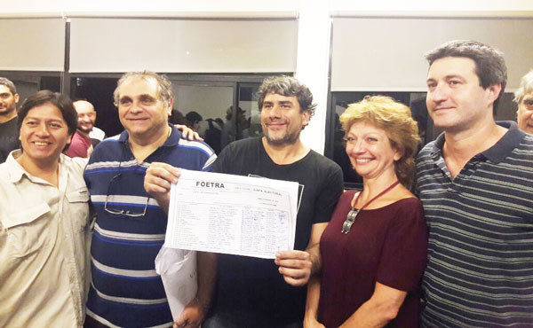 viviana carranza junto a otros dirigentes de la lista