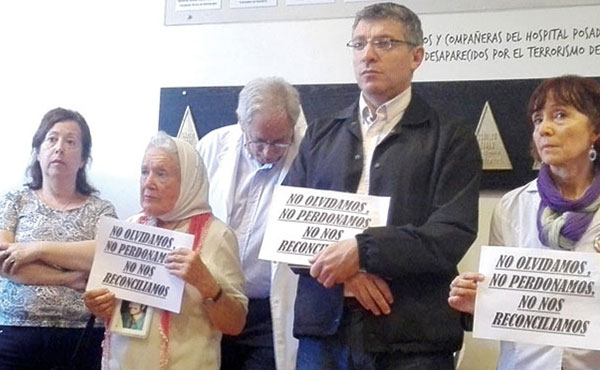 Nora Corti&ntilde;as y Giordano en el acto realizado por los trabajadores del hospital