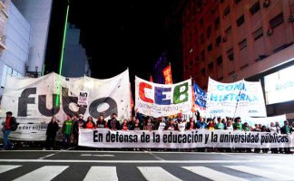 importante marcha federal universitaria