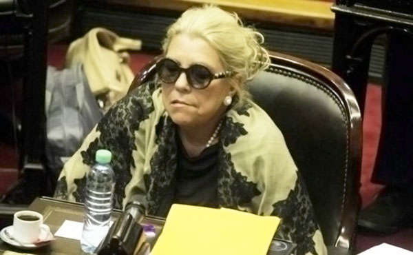 Elisa Carrio no voto contra el 2x1