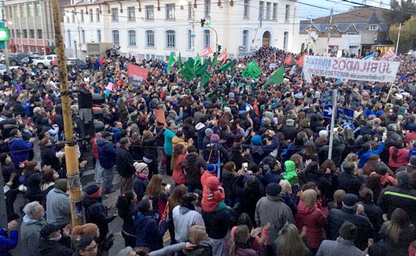 alicia kirchner y macri contra los trabajadores