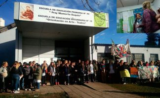 la crisis social golpea en las escuelas