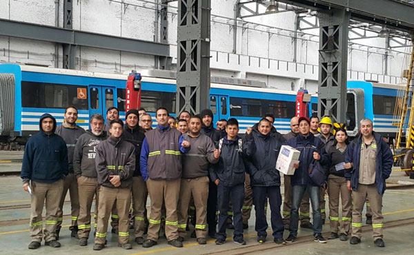 trabajadores de pepsico recolectando para el fondo de lucha en el sarmiento
