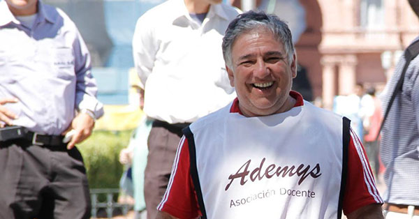 Jorge Adaro caminando