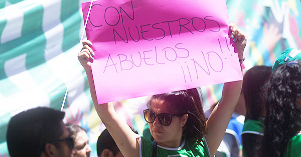 El objetivo de este ataque frontal contra el sistema jubilatorio es ahorrarse 100.000 millones de pesos al año.