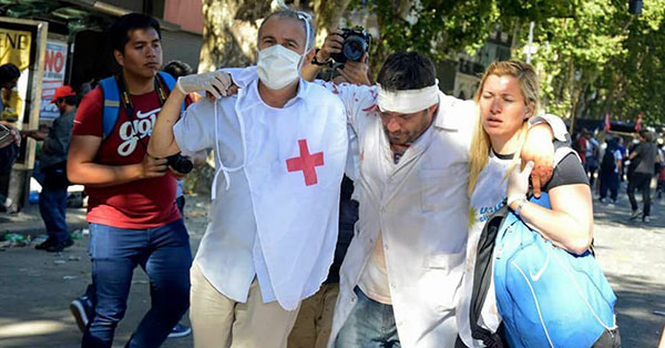 El docente de Malvinas Argentinas Martín Brizuela, referente de Izquierda Socialista y reconocido delegado de Suteba fue gaseado y brutalmente apaleado.