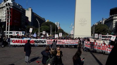 Trabajadoras y trabajadores de Garbarino en defensa de los puestos de trabajo