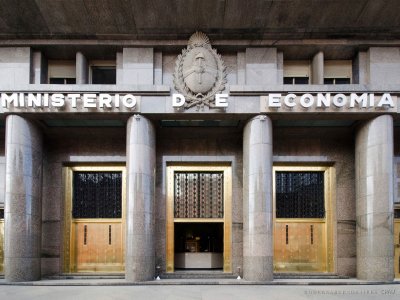 Ministerio de Economía: Los trabajadores exigimos licencias
