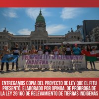 Entregamos copia del proyecto de ley que el FITU presentó, elaborado por Opinoa, de prórroga de la ley 26160 de relevamiento de tierras indígenas
