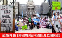 Acampe de enfermería frente al Congreso